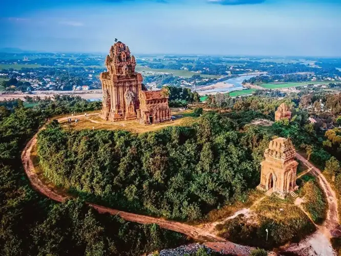 Tháp Bánh Ít Quy Nhơn - Nét đẹp độc đáo trong văn hóa Chăm Pa