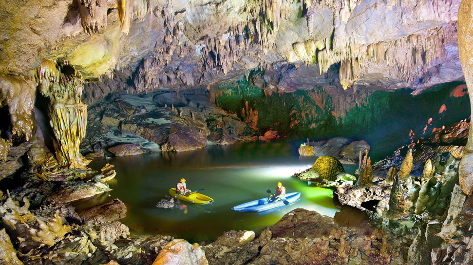 Cảnh bên trong động Phong Nha - địa điểm du lịch Quảng Bình 