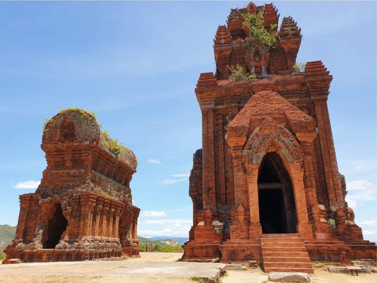 Tháp Bánh Ít cách Quy Nhơn bao xa? Chi khoảng 20km